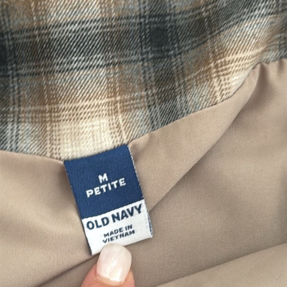 Old Navy Mini Skirt in Shadow Plaid - Picture 3 of 6